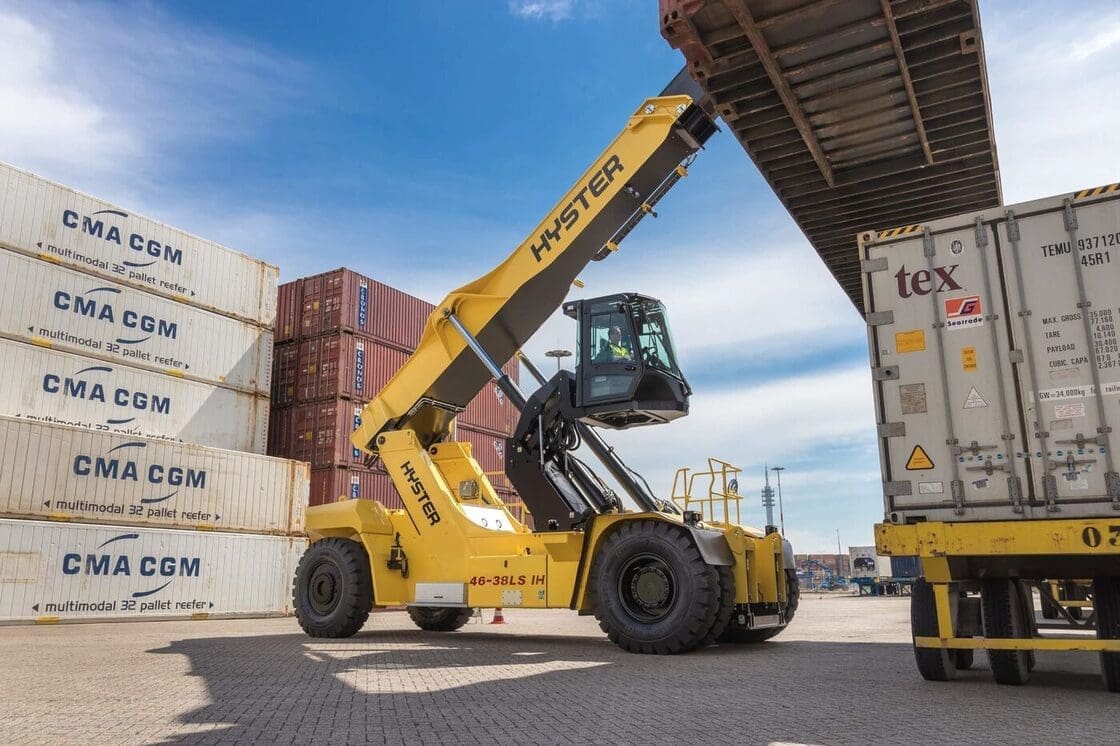 Award-Winning-Elevating-Hyster-ReachStacker-Cabin-1