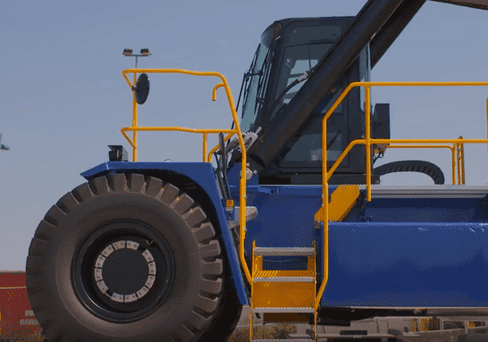 Reachstacker toolchanger C hook – HYSTER® special truck engineering HysterHUB16