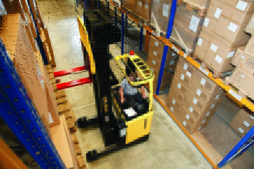 24 heures en entrepôt avec HYSTER® 1 Hyster R1.4 2.5 Reach Truck