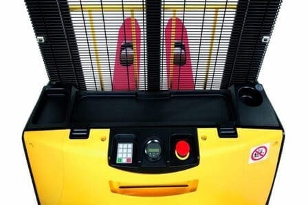 NEW-COMPACT-STACKERS-FROM-HYSTER_B_Aangepast