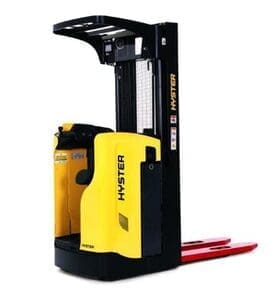 NEW HYSTER RIDER STACKER TRUCK HELPS MANAGE VARIABLE DEMAND aangepast