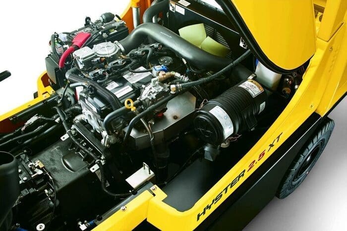 Les nouveaux moteurs GPL destinés aux chariots élévateurs HYSTER® augmentent l'efficacité énergétique et la puissance 1 NEW LPG ENGINES FOR HYSTER® FORKLIFTS INCREASE FUEL EFFICIENCY AND POWER a