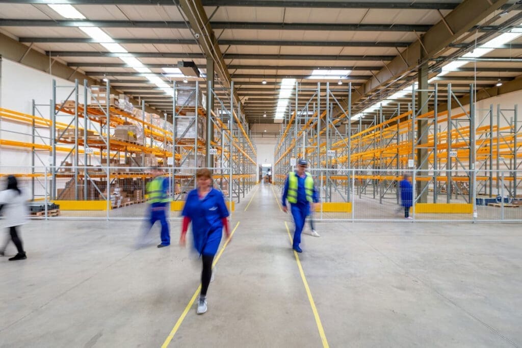 Welke schoonmaakmachines zijn het meest geschikt voor jouw magazijn? 1 Warehouse_3